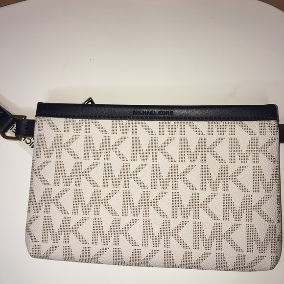 Michael Kors Fanny Pak - Picture 3 of 5